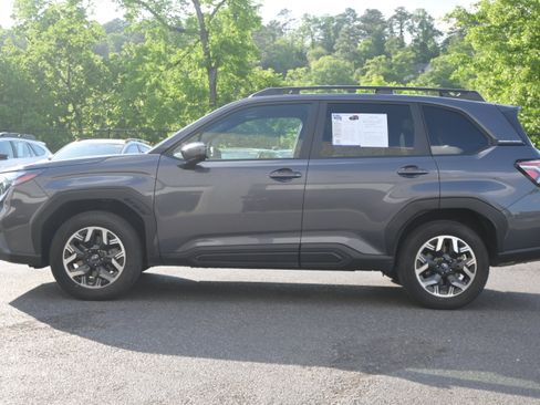Certified 2025 Subaru Forester Premium AWD/4WD image 6