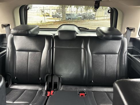 Certified 2024 Ford Expedition XLT image 18