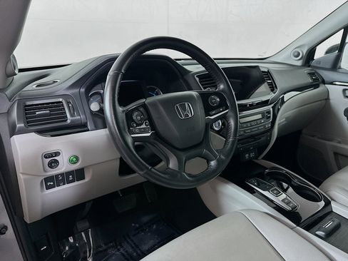 Used 2022 Honda Pilot Touring image 9