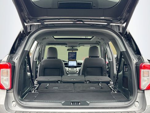 Certified 2022 Ford Explorer XLT w/ Equipment Group 202A image 7