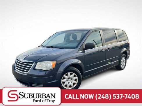 Used 2009 Chrysler Town & Country LX image 1