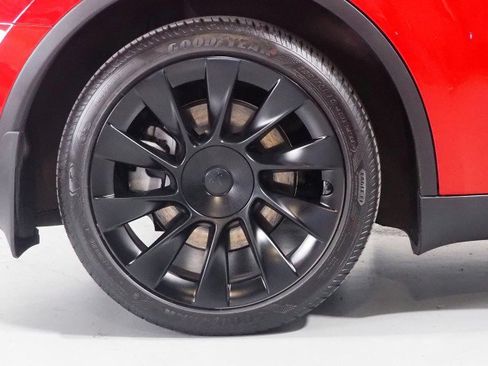 Used 2023 Tesla Model Y Long Range AWD/4WD image 43