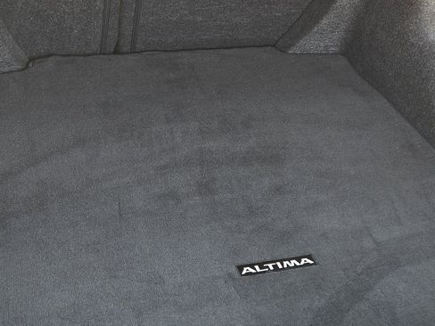 Used 2025 Nissan Altima 2.5 SV image 9