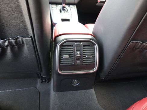 Used 2018 Porsche Macan image 38