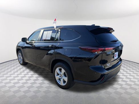 Used 2024 Toyota Highlander LE image 15