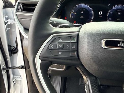 New 2025 Jeep Grand Cherokee L Altitude image 16