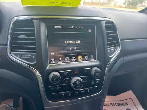 Used 2017 Jeep Grand Cherokee Altitude image 11