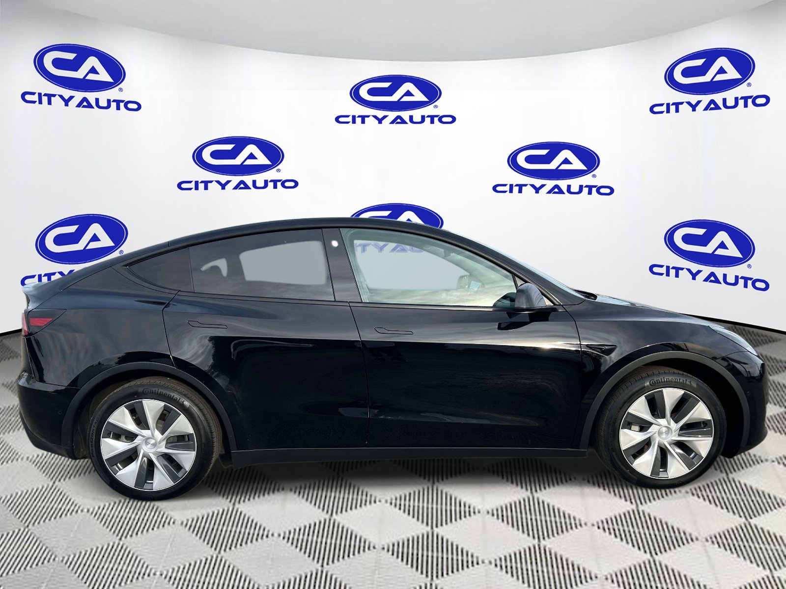 Used 2022 Tesla Model Y Long Range AWD/4WD image 2