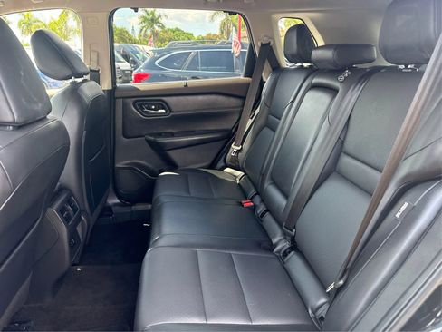 Used 2022 Nissan Rogue SV w/ SV Premium Package FWD image 10