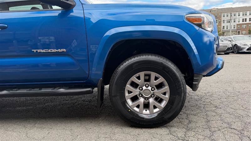Used 2017 Toyota Tacoma SR5 AWD/4WD image 5