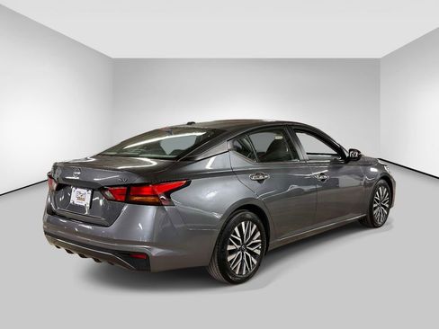 Used 2024 Nissan Altima 2.5 SV image 5