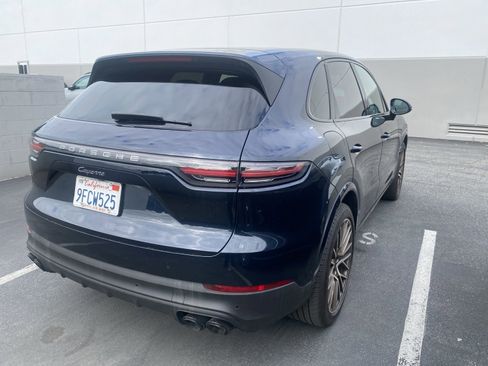 Used 2023 Porsche Cayenne AWD/4WD image 3