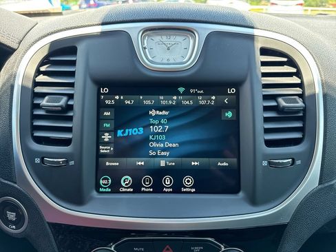 Used 2023 Chrysler 300 Touring w/ Safetytec Plus Group RWD image 16
