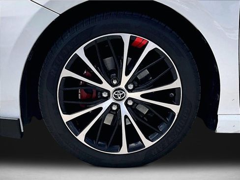 Used 2018 Toyota Camry SE image 8