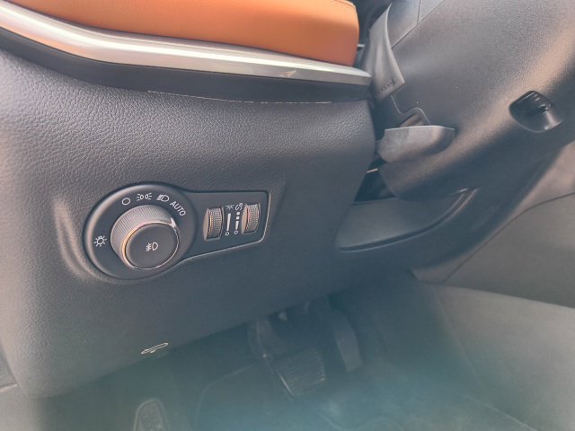 Used 2025 Jeep Compass Limited AWD/4WD image 17