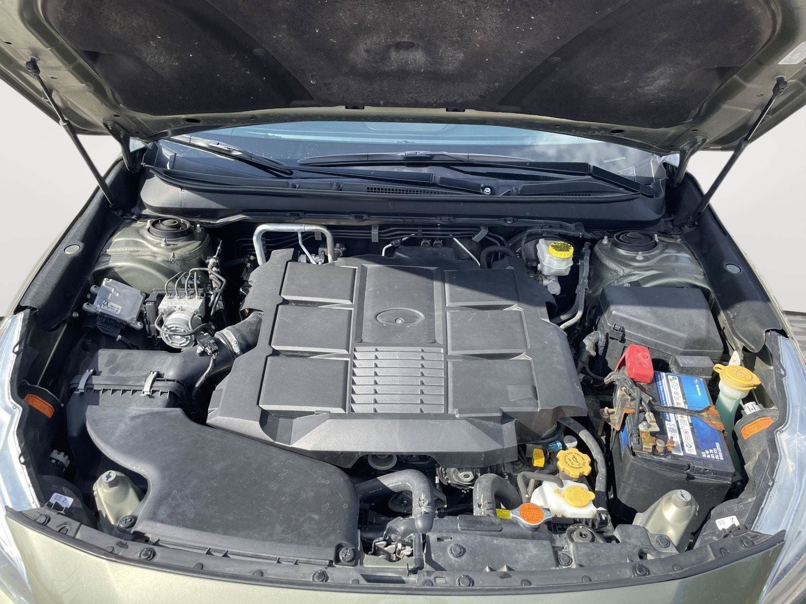 Used 2017 Subaru Outback 3.6R Touring AWD/4WD image 9