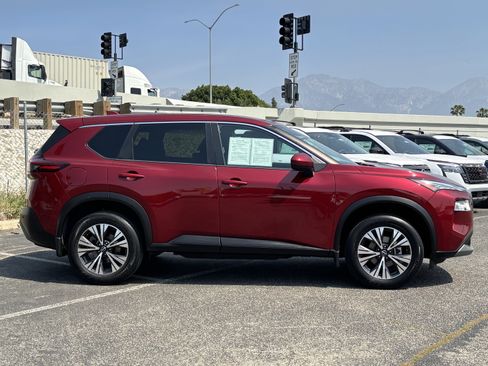Used 2023 Nissan Rogue SV FWD image 2