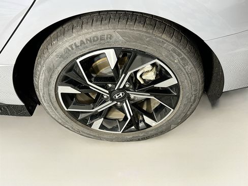 Used 2025 Hyundai Sonata SEL FWD image 11
