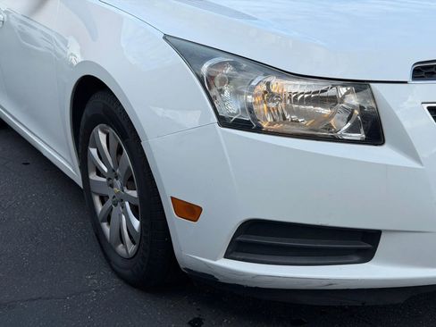 Used 2011 Chevrolet Cruze LS image 8