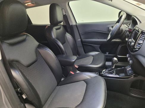 Used 2018 Jeep Compass Latitude FWD image 21