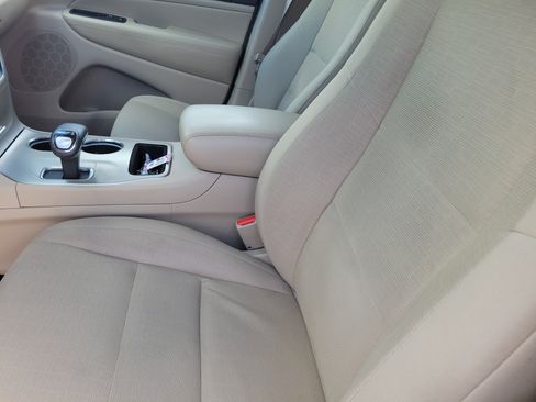 Used 2015 Jeep Grand Cherokee Laredo w/ Quick Order Package 23E AWD/4WD image 19