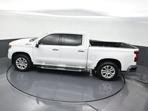 Used 2022 Chevrolet Silverado 1500 LTZ w/ Z71 Off-Road Package image 17