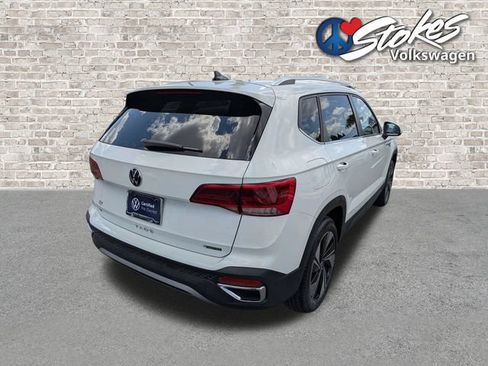 Certified 2024 Volkswagen Taos SE w/ Panoramic Sunroof Package AWD/4WD image 4