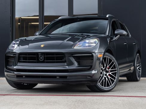 Certified 2024 Porsche Macan S AWD/4WD image 1