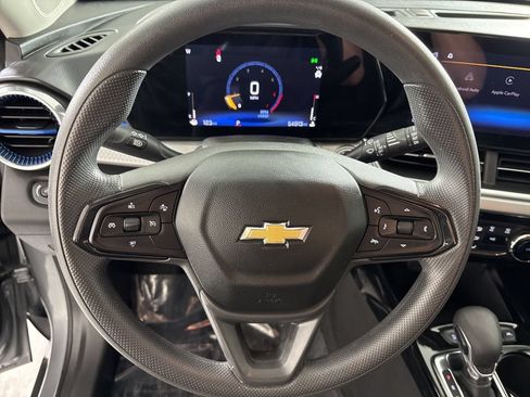 Used 2024 Chevrolet Trax LT FWD image 23