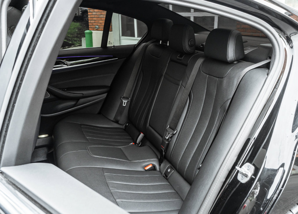 Used 2023 BMW 530e RWD image 26