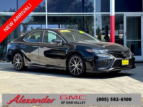 Used 2024 Toyota Camry SE FWD image 1