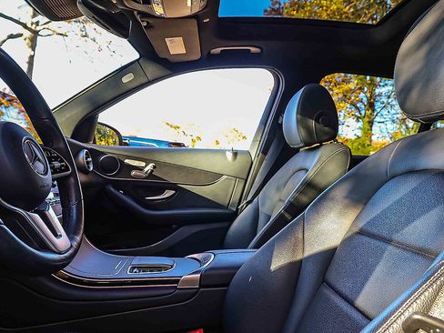 Used 2022 Mercedes-Benz GLC 300 4MATIC image 8