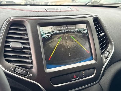 Used 2022 Jeep Cherokee Trailhawk w/ Sound & Nav Group image 18