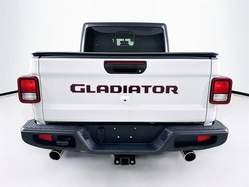 Used 2023 Jeep Gladiator Sport image 2