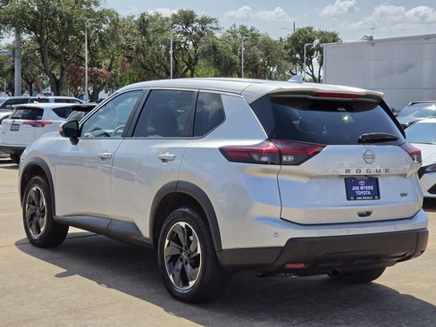 Used 2024 Nissan Rogue SV FWD image 7