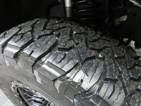 Used 2025 Ford F250 Platinum image 8