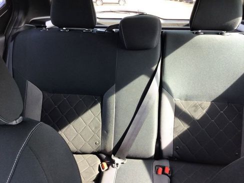 Used 2018 Nissan Kicks SV image 31