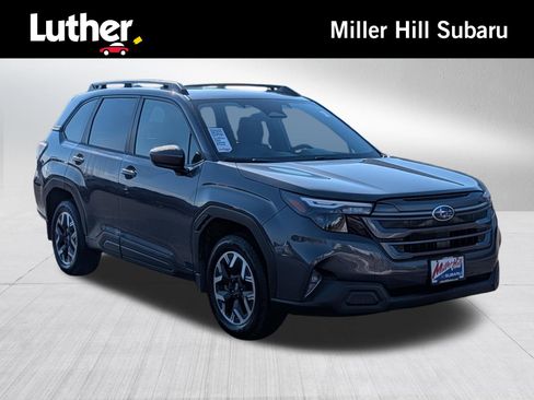 Used 2025 Subaru Forester Premium AWD/4WD image 1