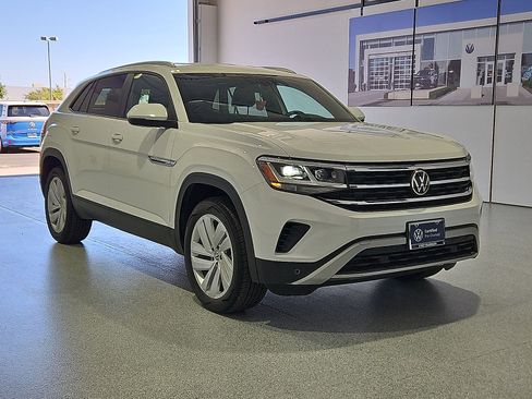 Used 2023 Volkswagen Atlas Cross Sport SE FWD image 2