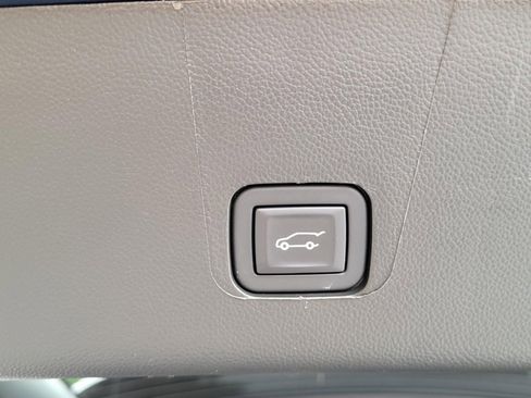 Used 2023 Chevrolet Traverse LT FWD image 5