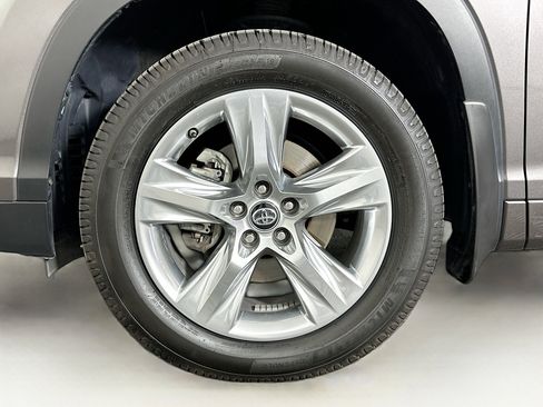 Used 2016 Toyota Highlander Limited Platinum image 11