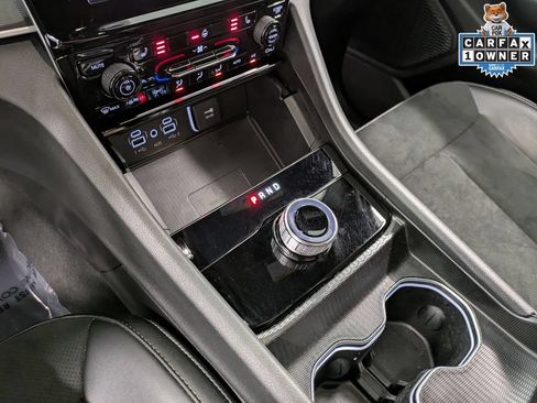 Used 2024 Jeep Grand Cherokee L Altitude AWD/4WD image 14