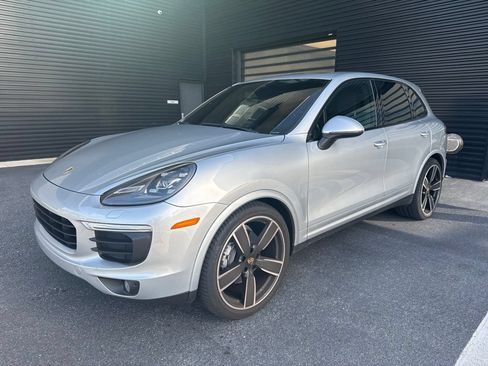 Used 2017 Porsche Cayenne Platinum Edition AWD/4WD image 1