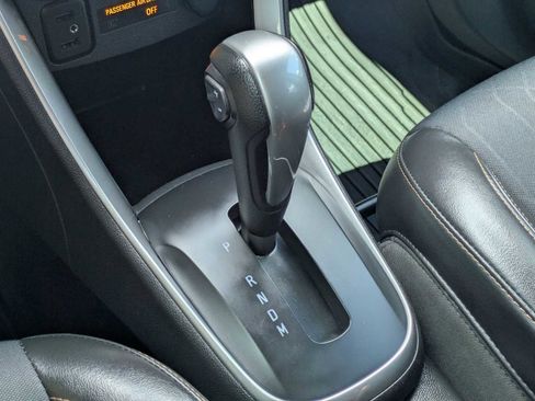 Used 2021 Chevrolet Trax LT AWD/4WD image 30