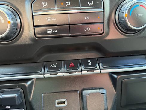 Used 2019 Chevrolet Silverado 1500 Custom image 27