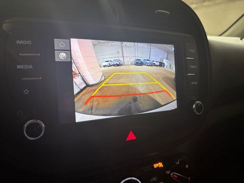 Used 2025 Kia Soul LX w/ LX Technology Package FWD image 22