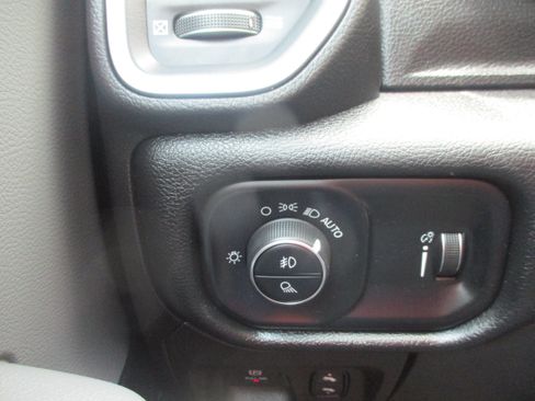 Used 2020 RAM 1500 Big Horn AWD/4WD image 15