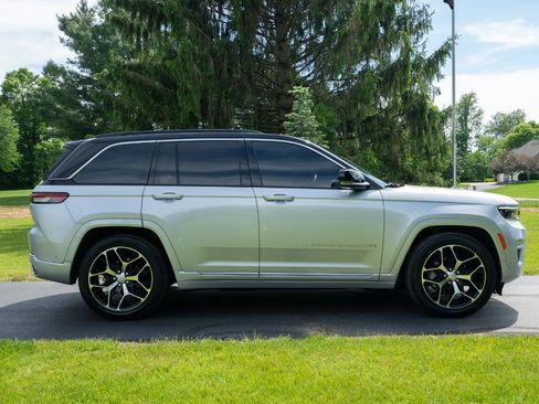 Used 2024 Jeep Grand Cherokee Summit AWD/4WD image 2