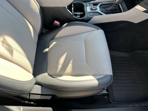 Used 2023 Subaru Forester Limited image 17