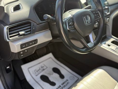 Used 2020 Honda Accord Touring image 11